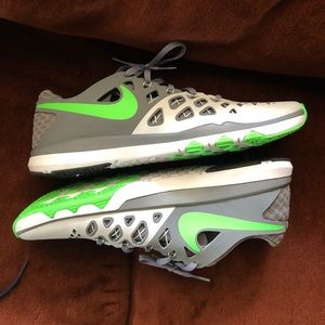 Men’s NIKE training shoes.